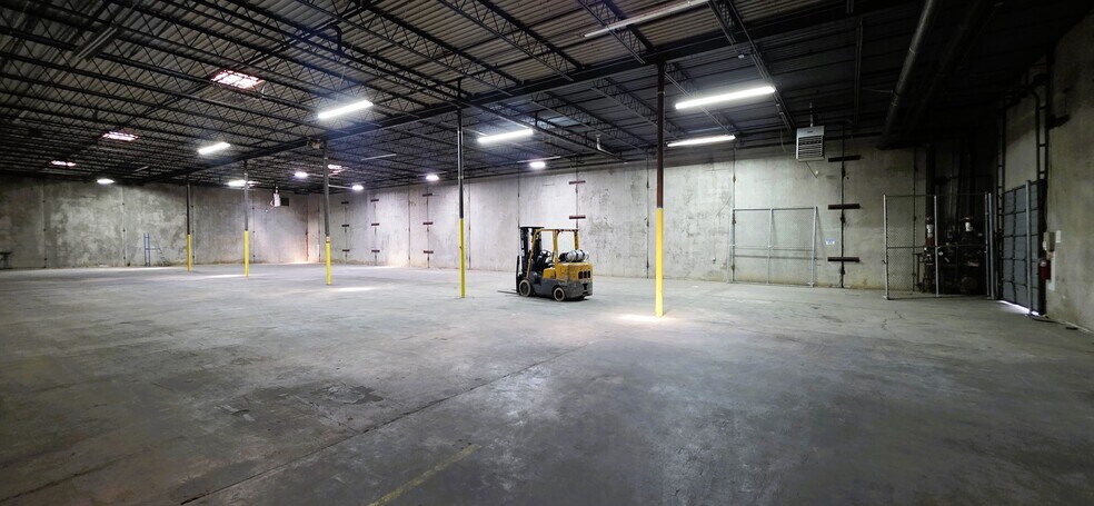 More Photos Of 4233 Janada St, Haltom City Warehouse For Lease