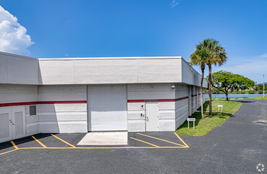 More Photos Of 5250 NW 33rd Ave, Fort Lauderdale Light Manufacturing For Lease