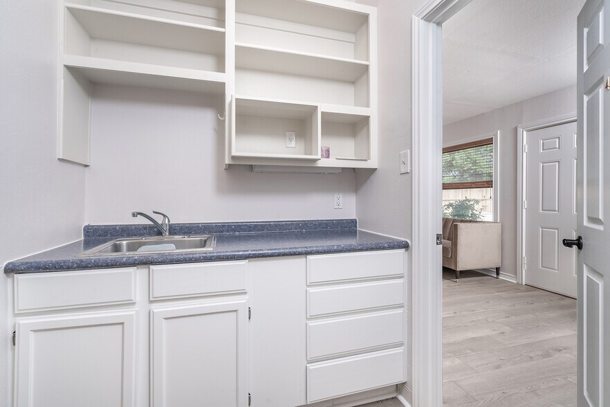 More Photos Of 1353 Main St, Liberty Hill Office For Sale