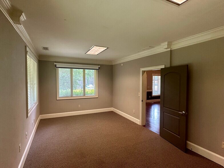 More Photos Of 4720 Peachtree Industrial Blvd, Berkeley Lake Office For Lease