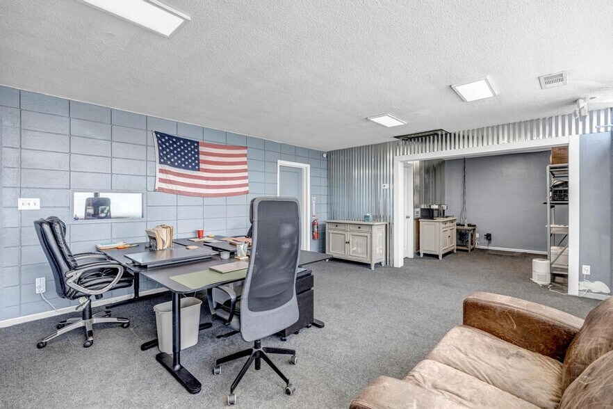 More Photos Of 931 N Liberty St, Jacksonville Warehouse For Sale