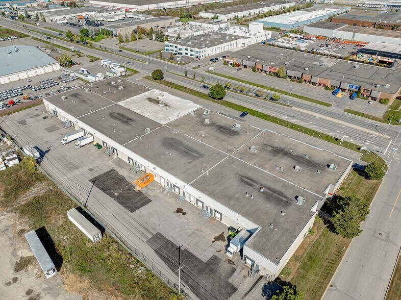 More Photos Of 3420-3480 Boul Industriel, Laval Service For Lease