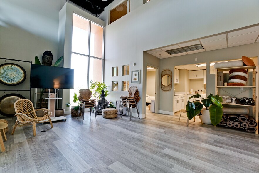 More Photos Of 2170 Main St, Sarasota Loft Creative Space For Sale