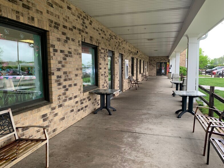 More Photos Of 1702-1740 Fordem Ave, Madison General Retail For Lease