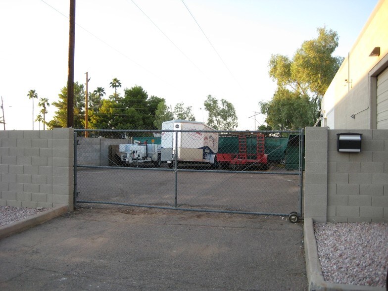 More Photos Of 2817 S 46th St, Phoenix Warehouse For Lease