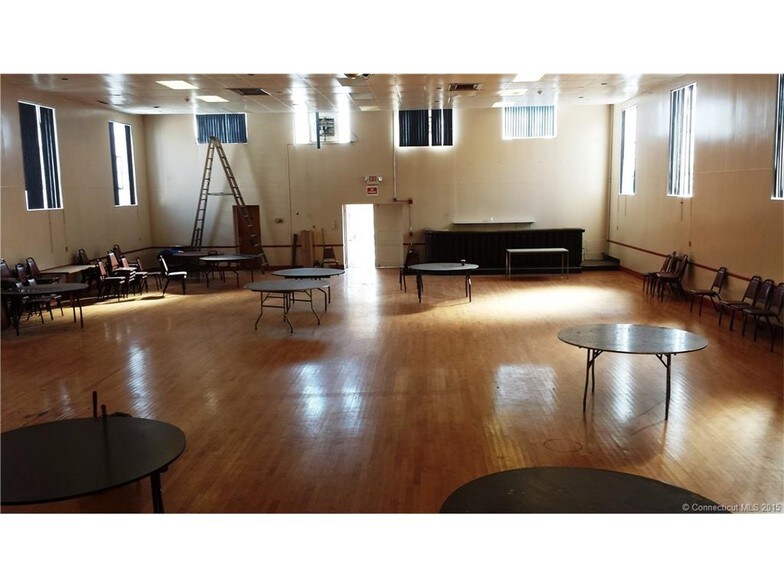 More Photos Of 54 Washington St, Middletown Office For Sale