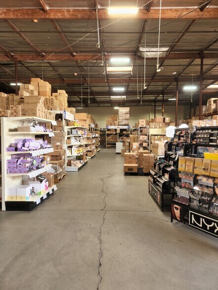 More Photos Of 7225 E Oxford Way, Commerce Warehouse For Sale