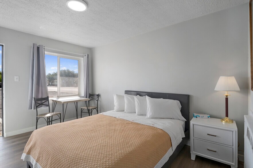 More Photos Of 1411 9th St, Rock Springs Hotel For Sale