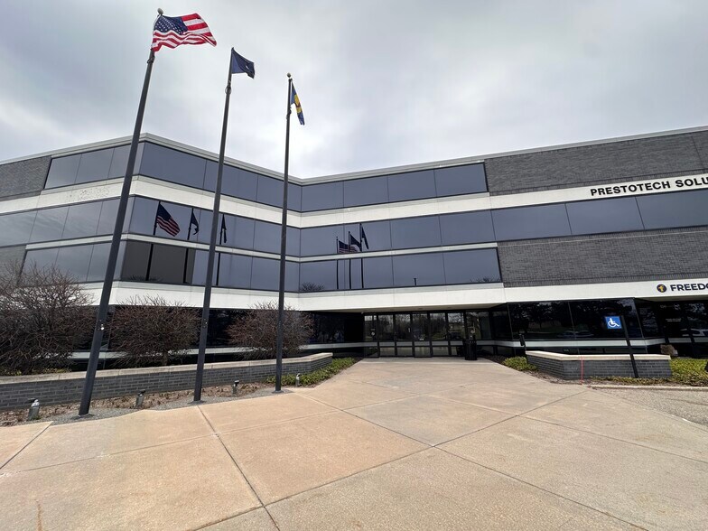 More Photos Of 4595 Broadmoor Ave SE, Grand Rapids Light Manufacturing For Lease