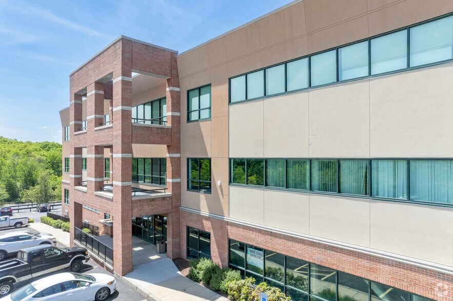 More Photos Of 1526 Atwood Ave, Johnston Medical For Lease