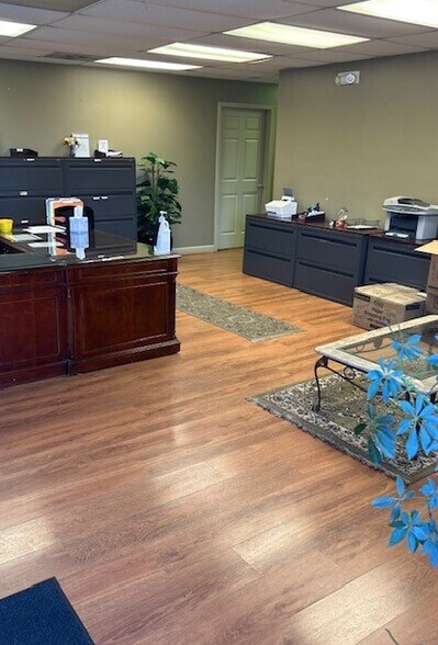 More Photos Of 7008 Wellington Rd, Manassas Warehouse For Lease