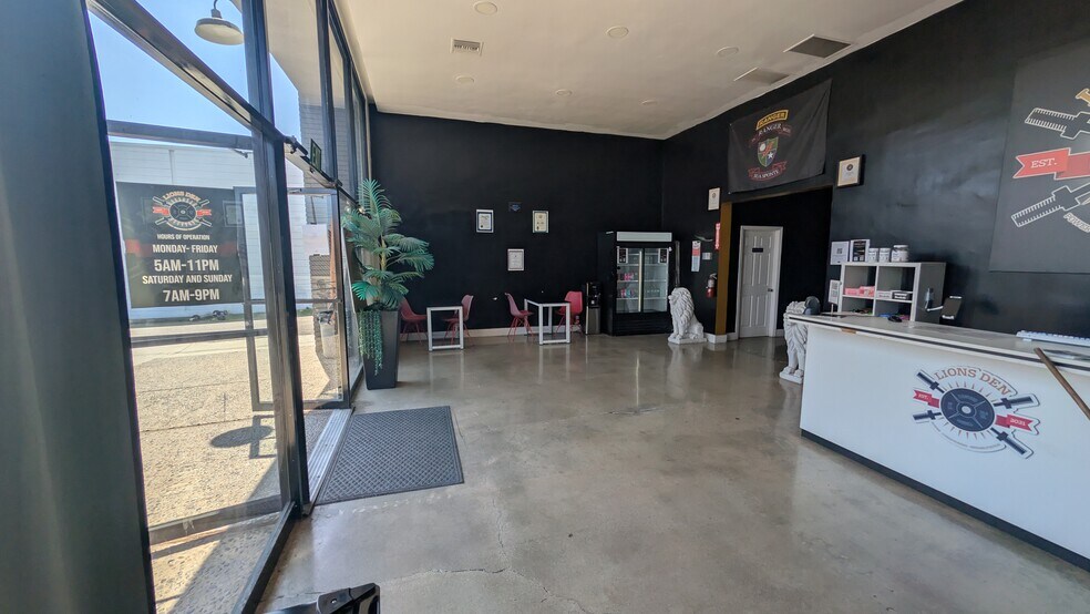 More Photos Of 440 E Holt Ave, Pomona Storefront For Lease