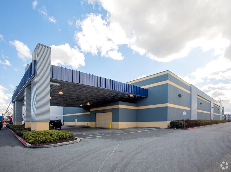 More Photos Of 750 Newhall Dr, San Jose General Retail For Lease