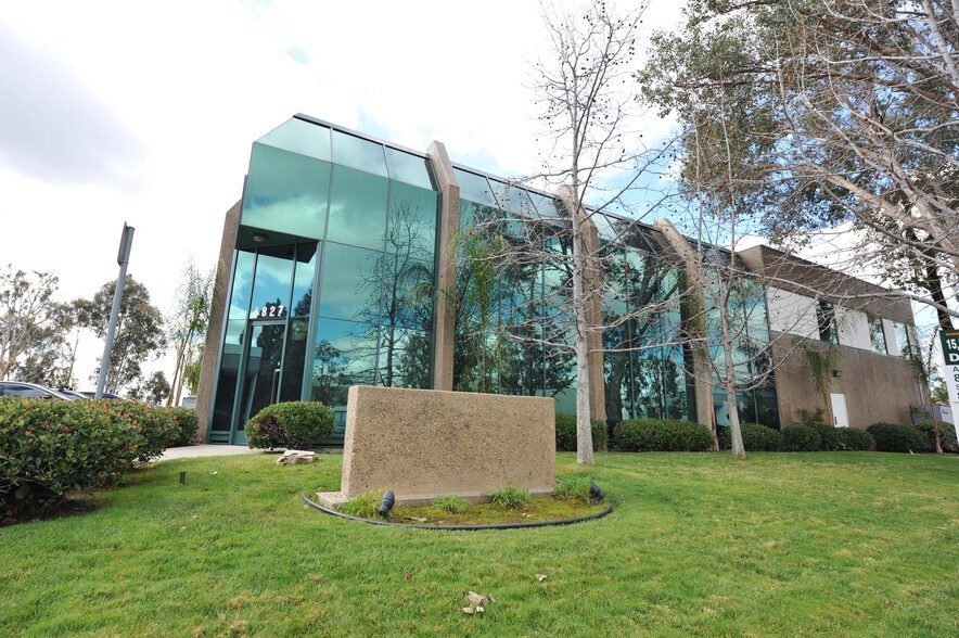 More Photos Of 6827 Nancy Ridge Dr, San Diego Light Manufacturing For Lease