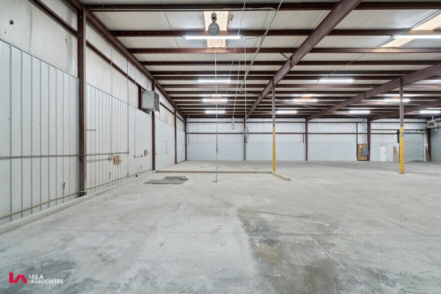 More Photos Of 121 Holt Industrial Cir, Acworth Warehouse For Sale