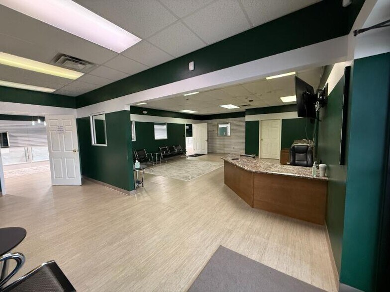 More Photos Of 794 E Main St, Tupelo Showroom For Sale