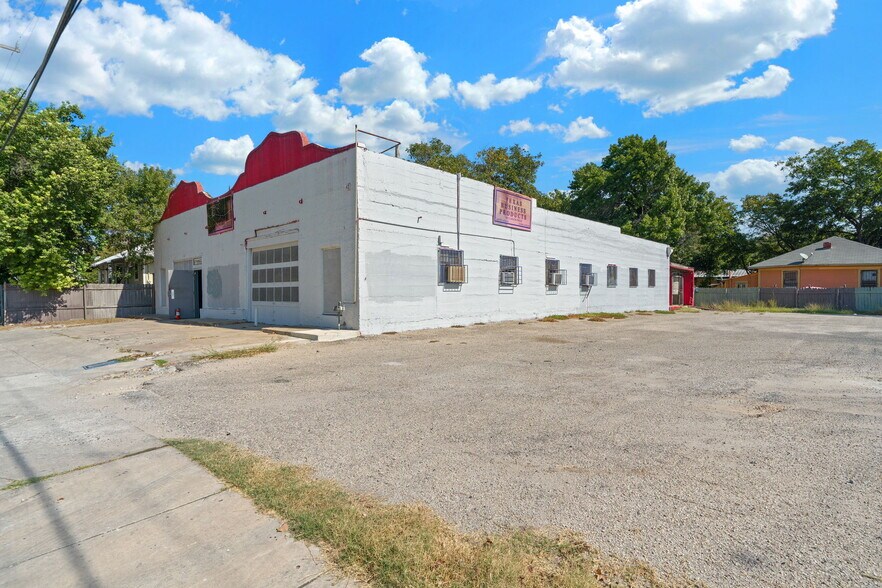 More Photos Of 1812 S Presa St, San Antonio Freestanding For Sale