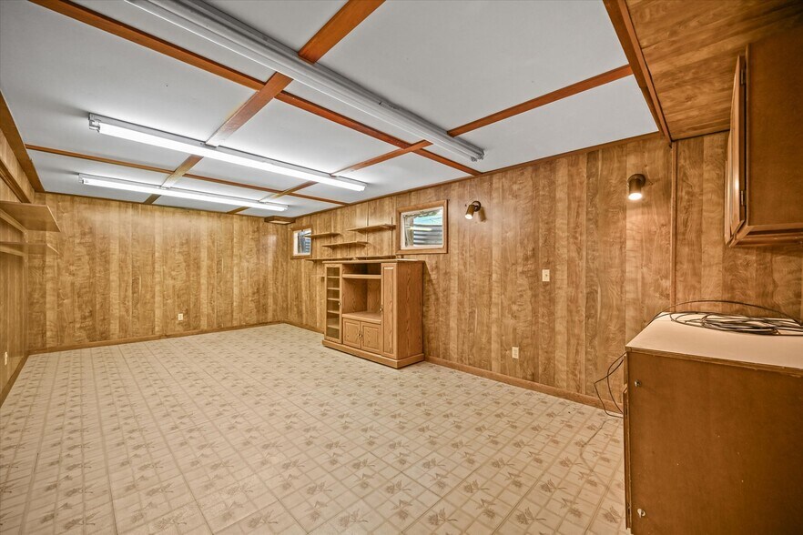 More Photos Of 1335 S Kio St, Watkins Veterinarian Kennel For Sale