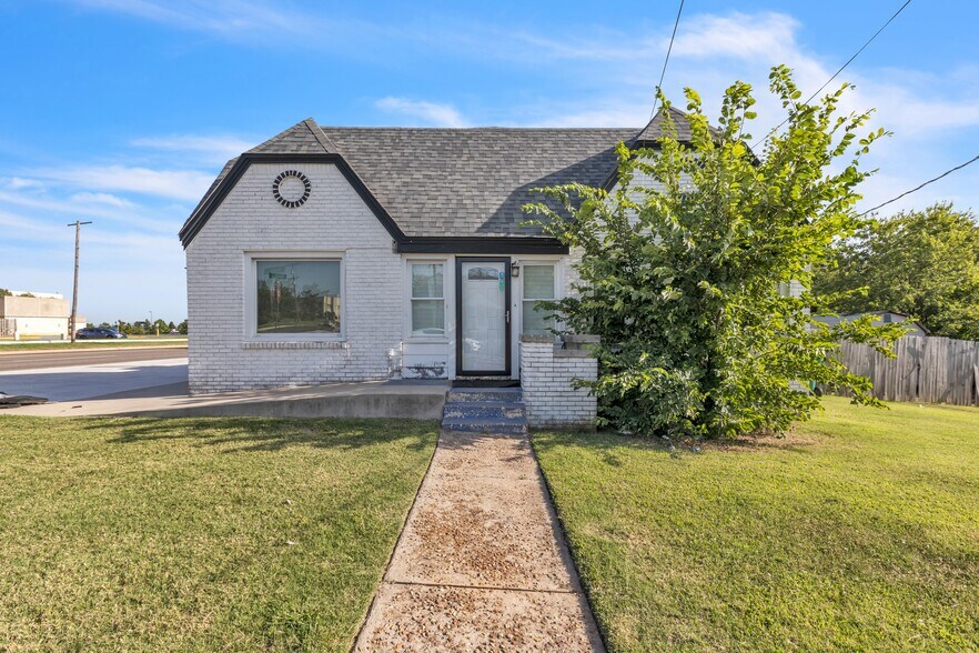More Photos Of 3700 Trellis Ct, Oklahoma City Office Residential For Sale