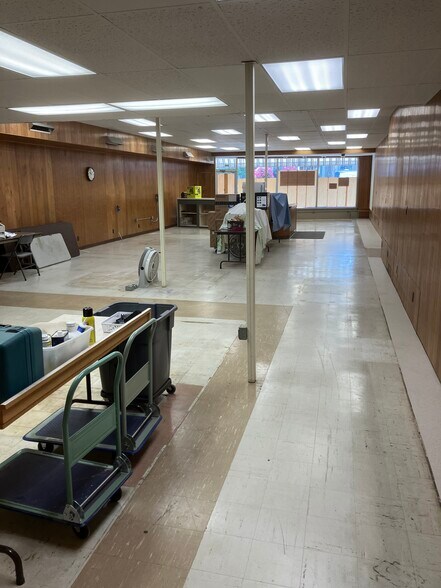 More Photos Of 211 W 1st St, Dixon General Retail For Sale