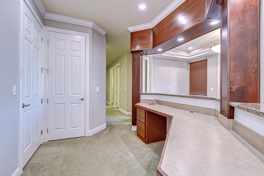 More Photos Of 6928 Linebaugh Ave, Tampa Office For Sale