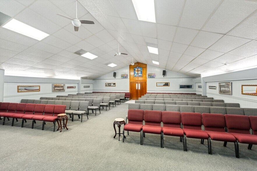More Photos Of 8166 S US Highway 59, Diboll Religious Facility For Sale