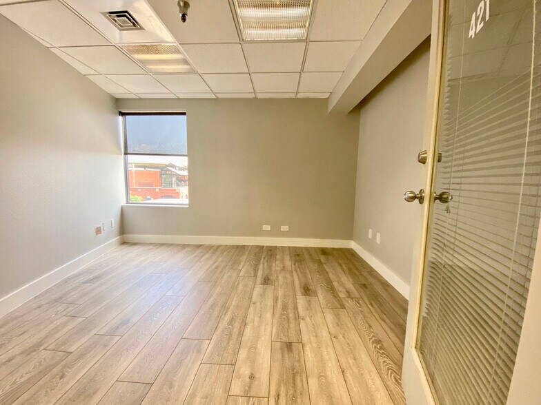More Photos Of 1035 Pearl St, Boulder Office For Sale