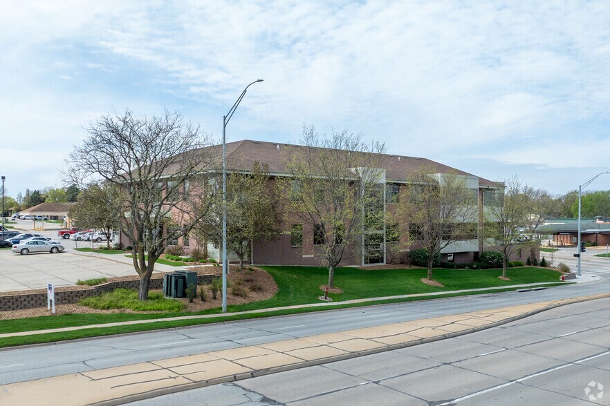 More Photos Of 7001 A St, Lincoln Medical For Lease