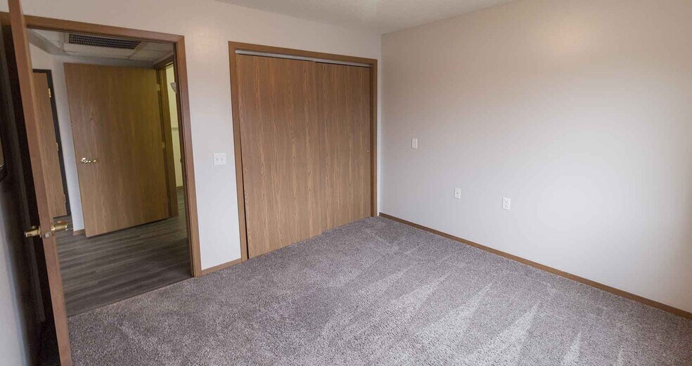 More Photos Of 3511 S Gateway Blvd, Sioux Falls Apartments For Sale
