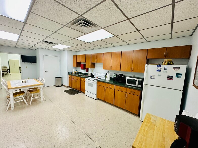 More Photos Of 12272 Intraplex Pky, Gulfport Office For Sale