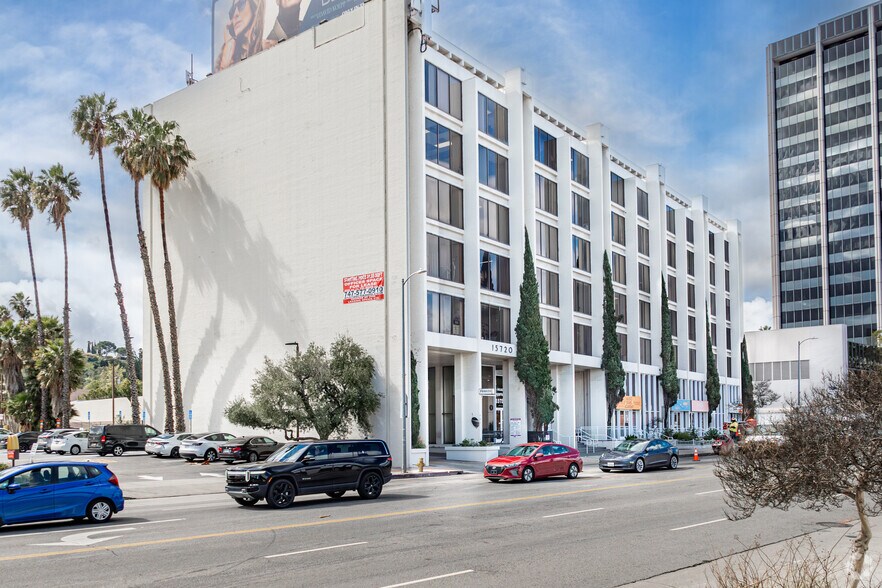 More Photos Of 15720 Ventura Blvd, Encino Medical For Sale