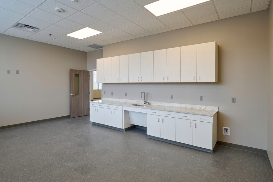 More Photos Of 8900 Escobar Dr, El Paso Distribution For Lease