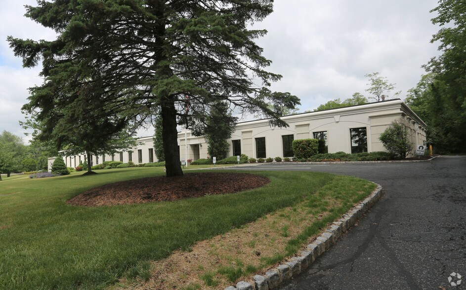More Photos Of 54 Horsehill Rd, Cedar Knolls Medical For Lease