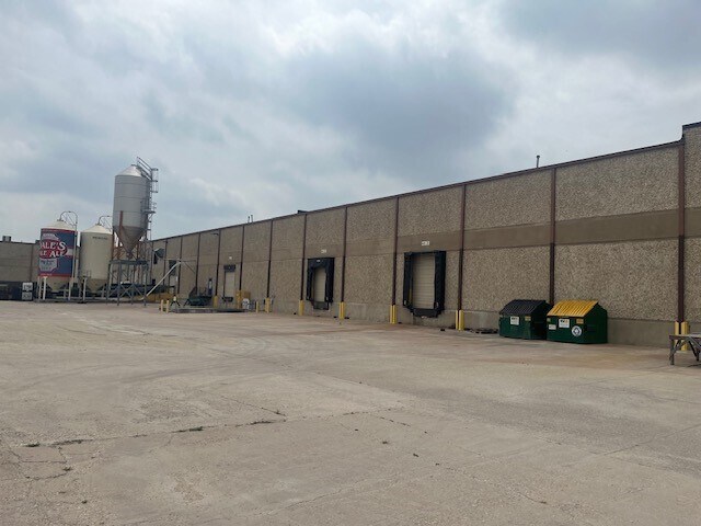 More Photos Of 10420 Metric Blvd, Austin Warehouse For Lease