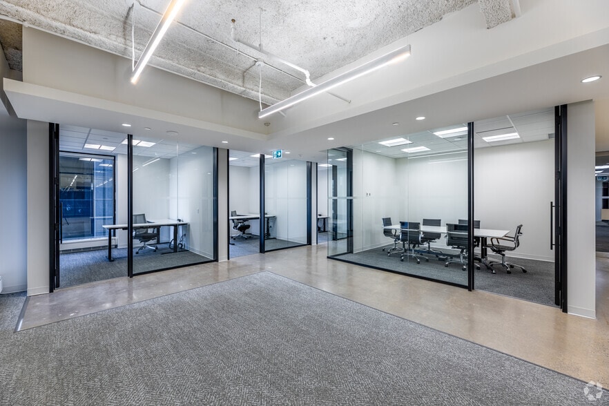More Photos Of 390 Bay St, Toronto Office For Lease
