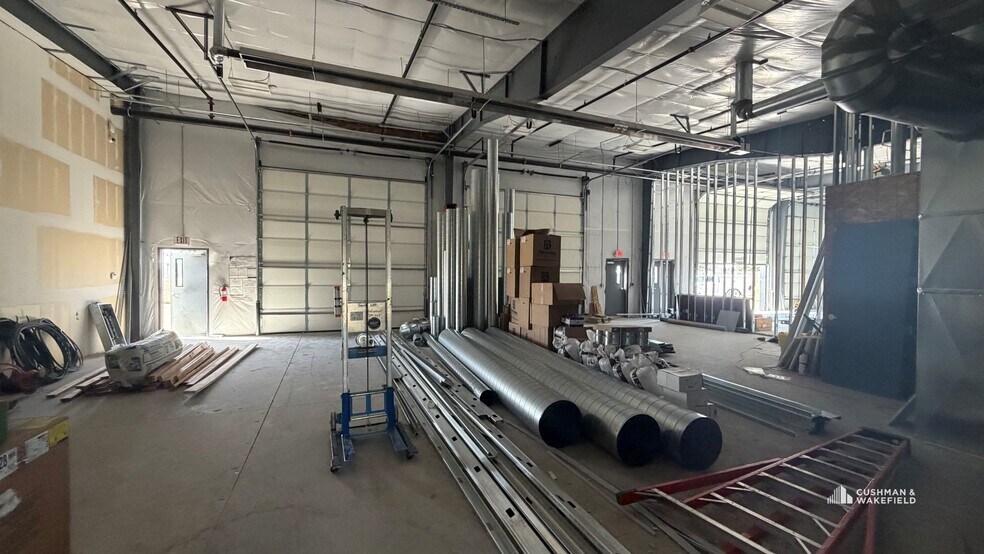 More Photos Of 5000 Goodman St, Timnath Showroom For Sale