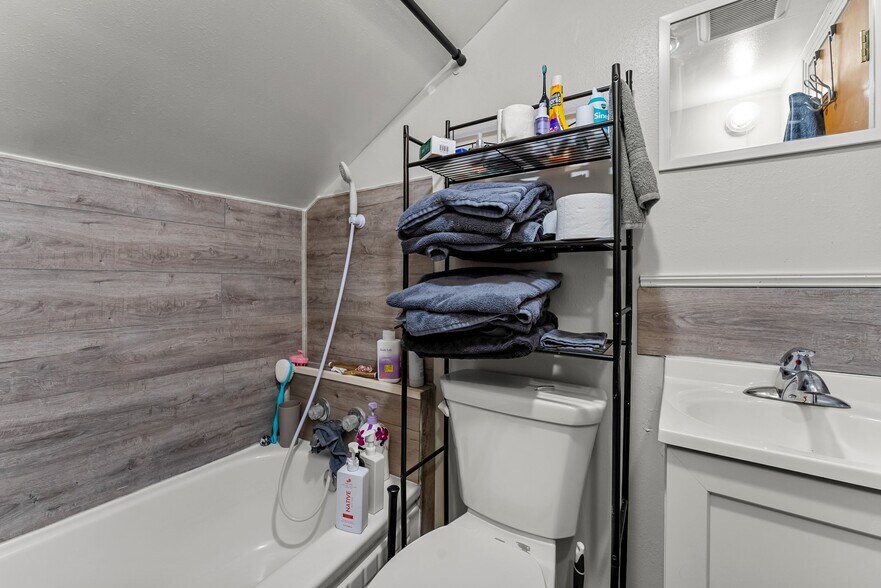 More Photos Of 820 N 6th St, Montevideo Apartments For Sale