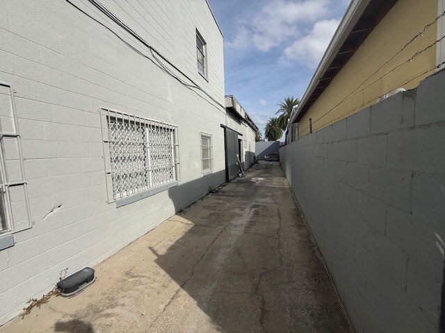 More Photos Of 3852 L B Mcleod Rd, Orlando Warehouse For Lease