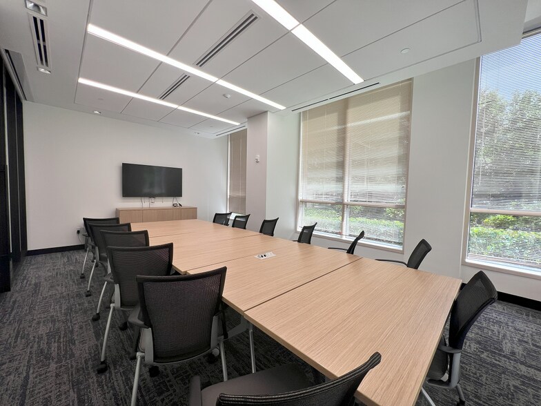 More Photos Of 5200 Waterford District Dr, Miami Office For Lease