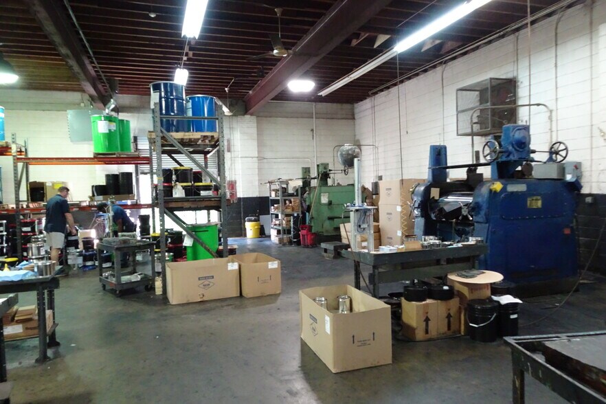 More Photos Of 4820 Rozzelles Ferry Rd, Charlotte Manufacturing For Lease