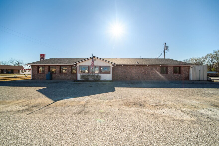 More Photos Of 704 W Conner Ave, Fairland Restaurant For Sale