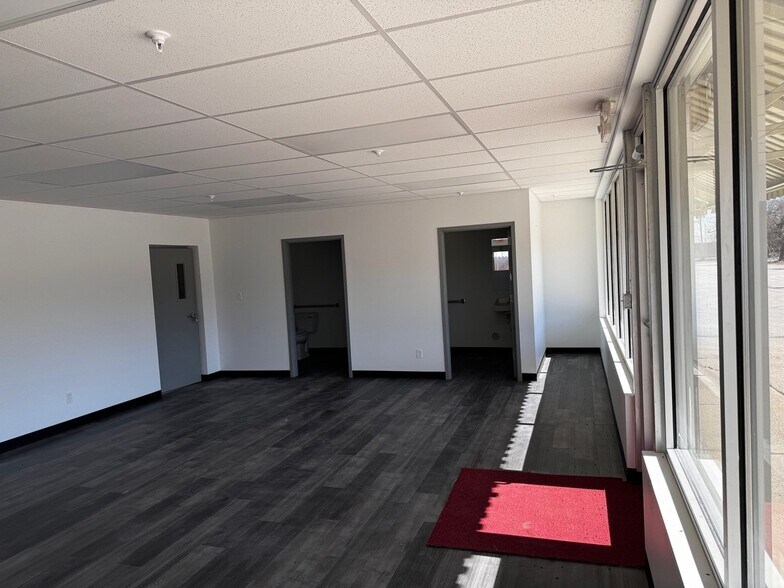 More Photos Of 161 Second Ave, Rochelle Warehouse For Lease