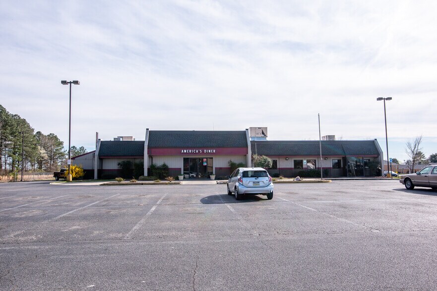 More Photos Of 8493 Ocean Gtwy, Easton General Retail For Sale