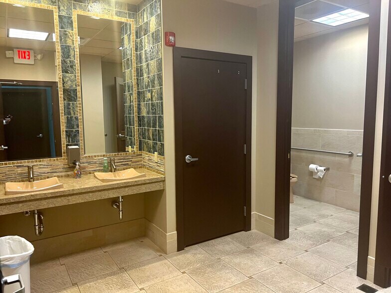 More Photos Of 1300 Goodlette Rd N, Naples Office For Sale