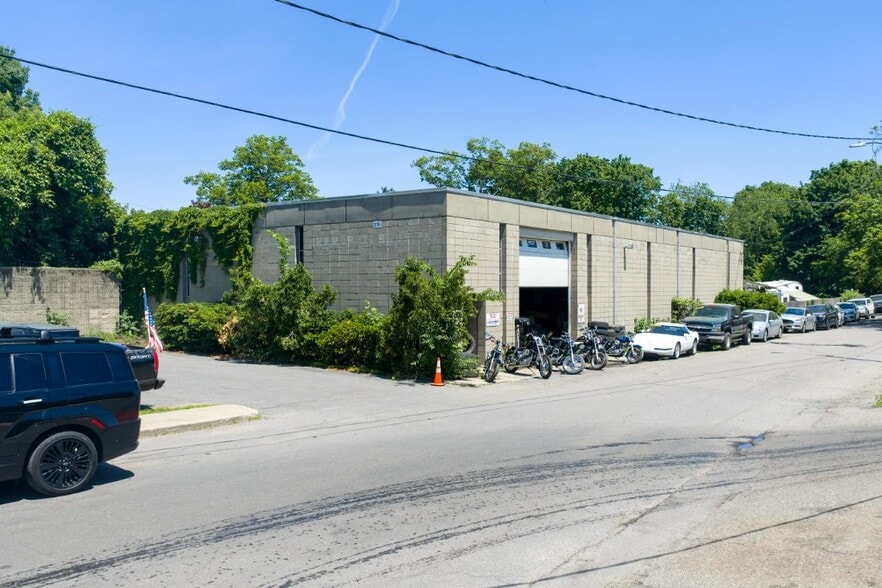 More Photos Of 919 Main St, Clinton Warehouse For Sale