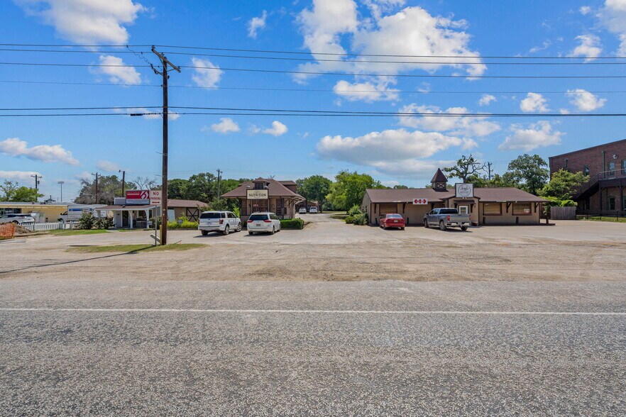 More Photos Of 403 US Highway 377, Argyle General Retail For Sale