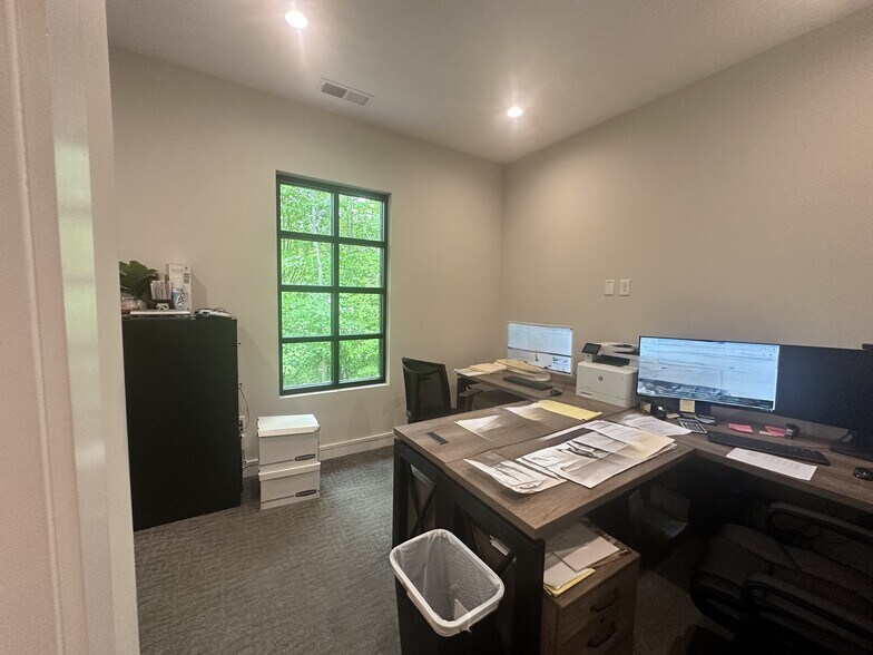 More Photos Of 6110 McFarland Station Dr, Alpharetta Medical For Lease