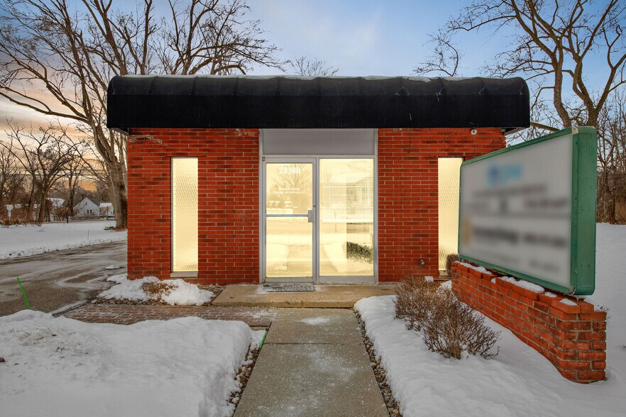 Primary Photo Of 23380 Goddard Rd, Taylor Freestanding For Lease