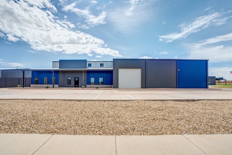 More Photos Of 3229 118th St, Lubbock Distribution For Sale
