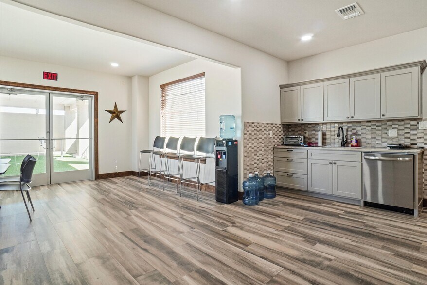 More Photos Of 809 Woodrow Wilson Ray Cir, Bridgeport Office For Sale